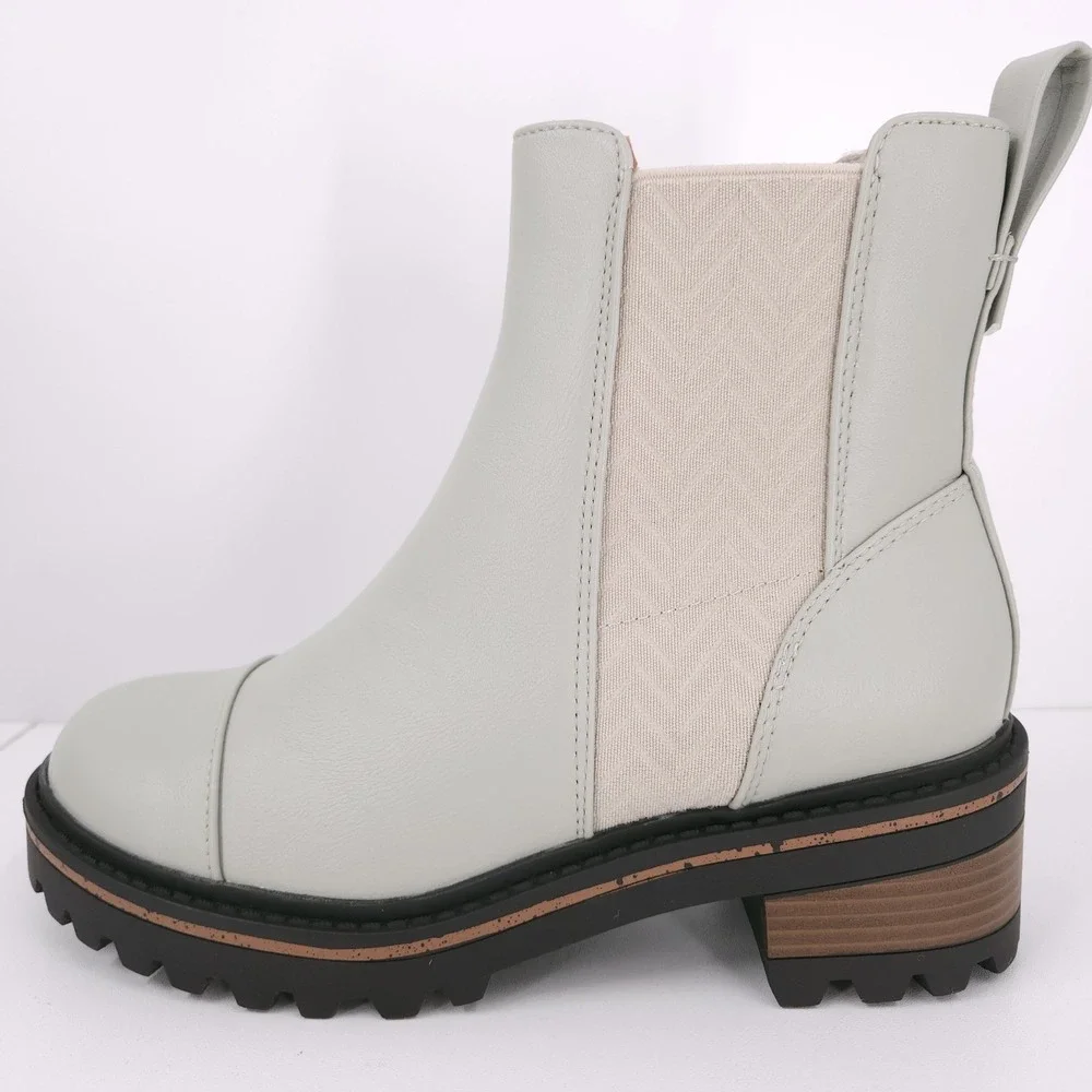 Journee Collection Mirette Grey Lug Sole Pull‎ On Winter Booties Womens Size 7